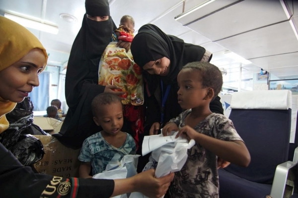 إجلاء 125 لاجئاً صوماليا من اليمن عبر ميناء عدن