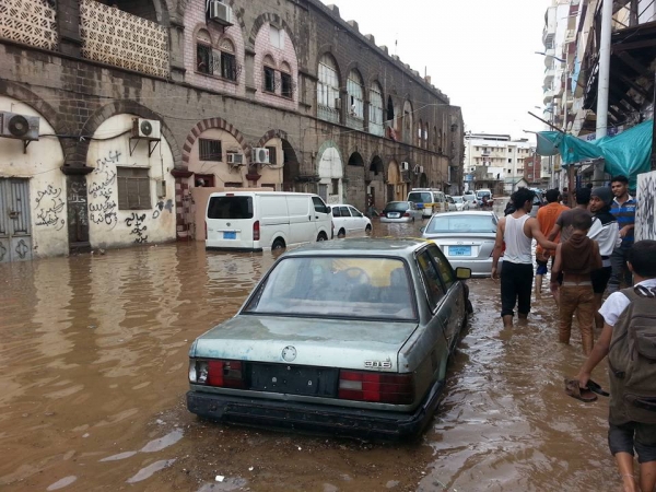 تضرر أكثر من 3 آلاف أسرة جراء الأمطار الغزيرة في عدن ولحج وأبين