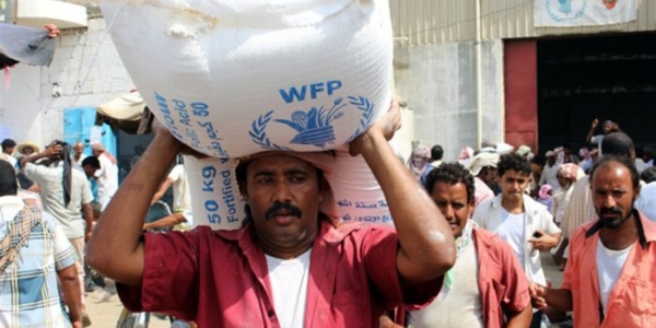 الأغذية العالمي يعلق توزيع المساعدات جزئيا في اليمن والحكومة تحمل الحوثيين المسؤولية