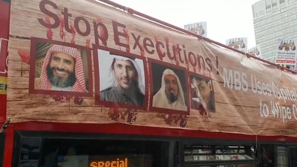 من على حافلات لندن.. نشطاء ينددون بإعدامات محمد بن سلمان
