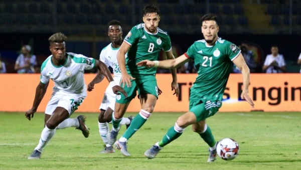 الجزائر تقهر السنغال وتتأهل للدور ثمن النهائي