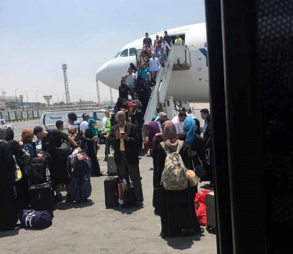 نجاة ركاب طيران اليمنية بعد إقلاعها من مطار القاهرة بسبب خلل فني بمحركها