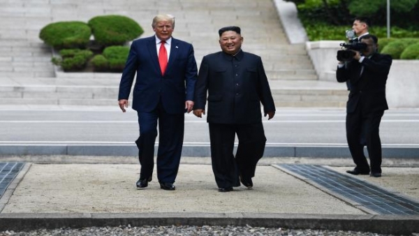 ترامب يدخل إلى كوريا الشمالية ويلتقي كيم للمرة الثالثة