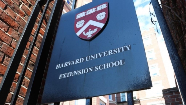 جامعة هارفارد توقف التعاون مع مؤسسة تابعة لمحمد بن سلمان