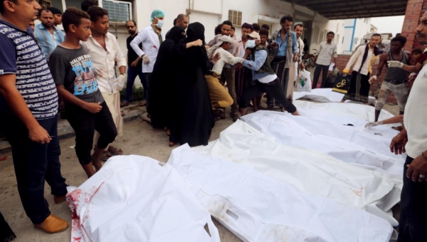 صحيفة فرنسية: الذكرى الخامسة للحرب باليمن.. من لم يمت بالقصف مات بغيره