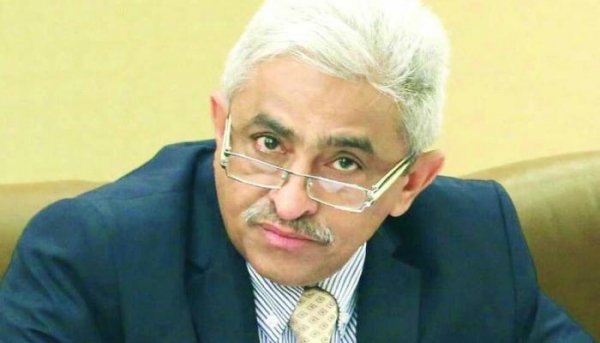 وزير المياه يقتحم مبنى وزارته بعد قرار حكومي بإيقافه