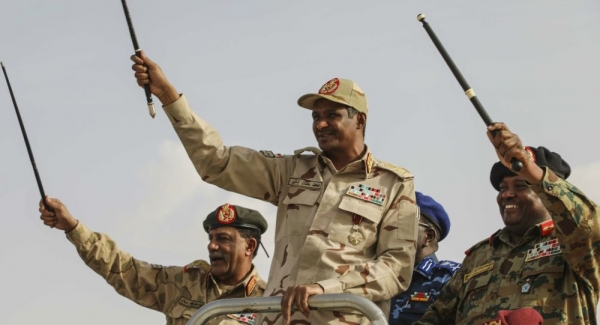 المجلس العسكري السوداني يعتقل ضباطا كبارا بتهمة تدبير انقلاب
