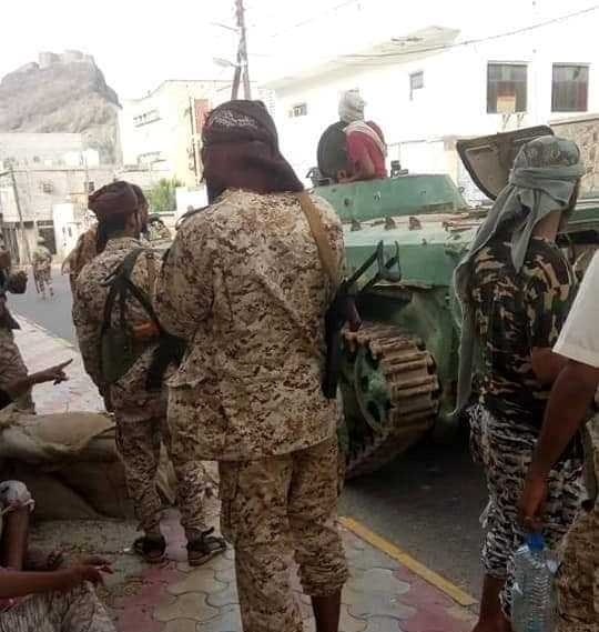 تجدد الاشتباكات في عدن بعد دعوات الانتقالي لاقتحام قصر المعاشيق