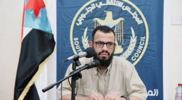 نائب رئيس الانتقالي ينفي إعادة المعسكرات للقوات الحكومية في عدن