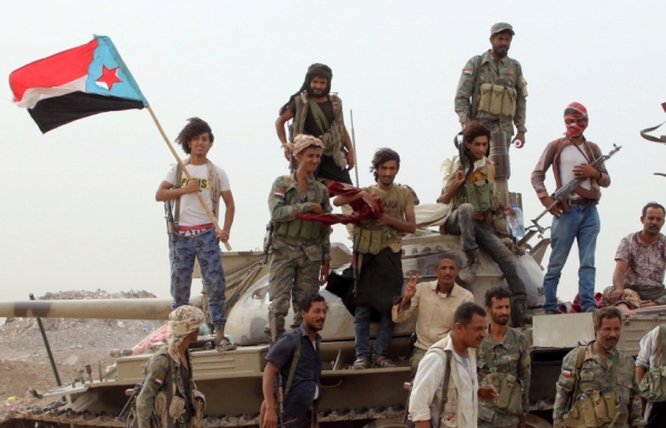 التحالف يعلن بدء انسحاب قوات الانتقالي في عدن إلى مواقعها السابقة