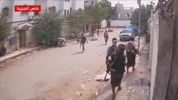 فيديو.. عمليات دهم ونهب نفذتها قوات مدعومة إماراتيا في عدن