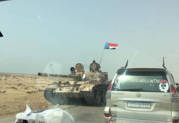 أبين.. القوات الحكومية تتقدم في شقرة والانتقالي يعزز مواقعه بزنجبار بدبابات من عدن