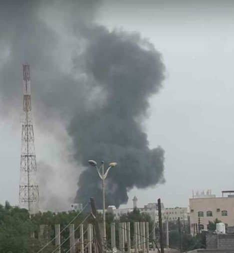 الحديدة ..إصابة 10 مدنيين وتضرر عدد من المنازل جراء إنفجار مخزن أسلحة للحوثيين