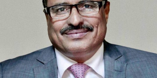 وزير النقل يتهم الإمارات باستخدام الموانئ اليمنية لجلب السلاح للمتمردين
