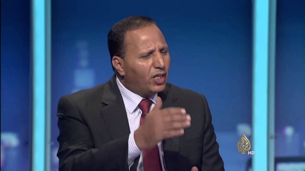 نائب رئيس البرلمان اليمني: صمت هادي وحكومته خيانة والسعودية متشبثة بالإمارات