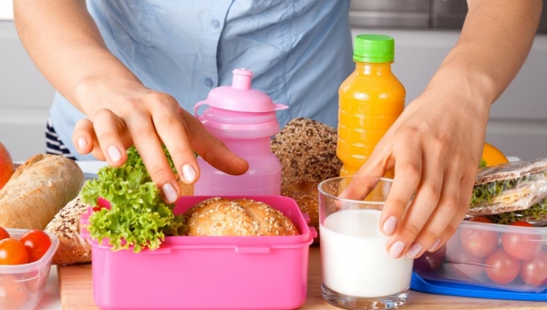 9 نصائح لحماية طفلك من التسمم الغذائي بالطعام الذي يأخذه إلى المدرسة