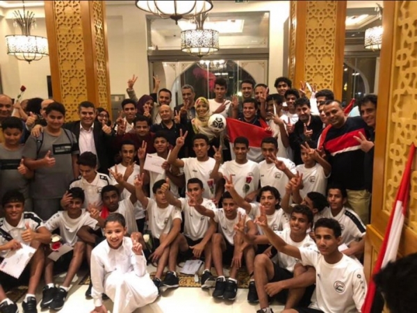 "توكل كرمان" تكرم لاعبي المنتخب اليمني للناشئين في الدوحة