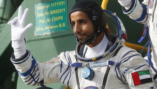 نيويورك تايمز: ناسا لم تسمه رائد فضاء.. الإمارات اشترت مقعدا للمنصوري في رحلة سيوز