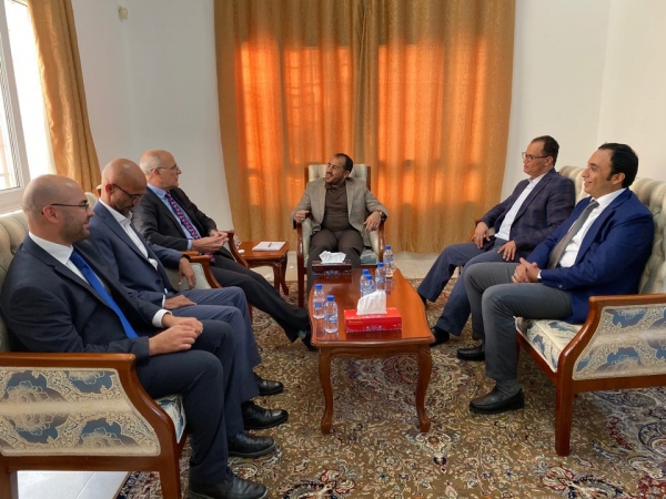 وفد الحوثيين يلتقي السفير البريطاني لدى اليمن في مسقط