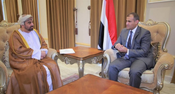 وزير الخارجية يثمن مواقف سلطنة عمان الداعمة للحكومة اليمنية