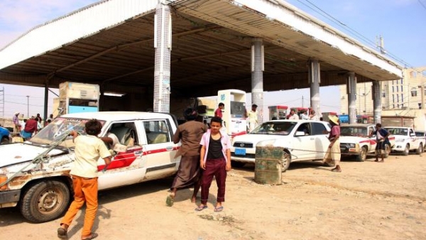 اتهامات مستمرة بين الحوثيين والحكومة باحتجاز ناقلات الوقود