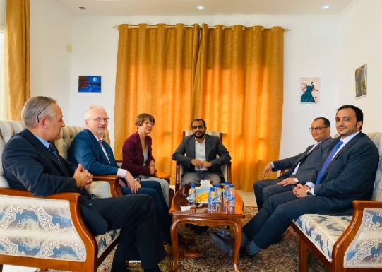 وفد الحوثيين يبحث مع سفيري ألمانيا لدى اليمن ومسقط مستجدات الأزمة اليمنية