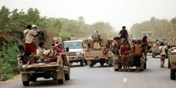 الحوثيون يعيدون حفر الخنادق ونصب المتارس في الحديدة