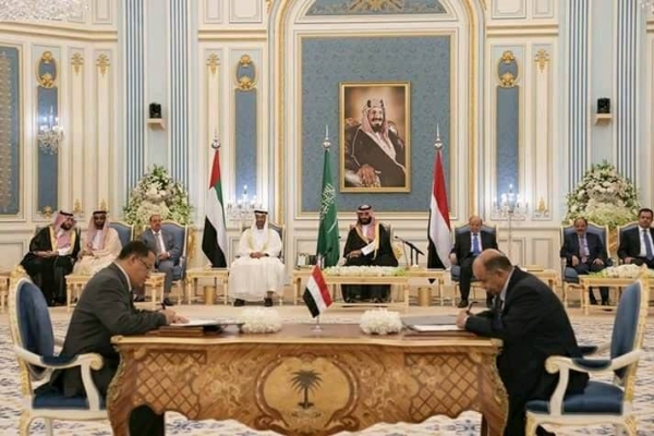 الحكومة اليمنية والانتقالي يوقعان على اتفاق الرياض