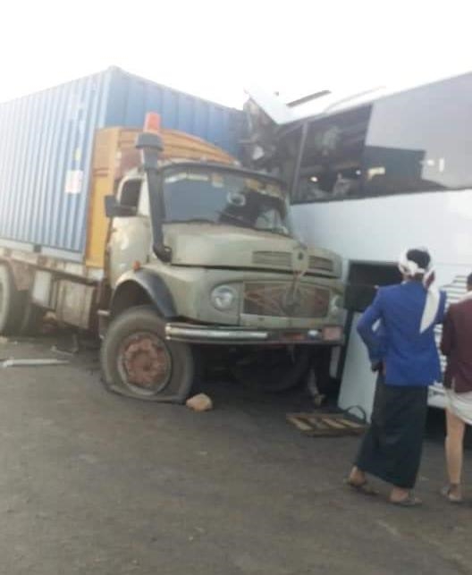وفاة ثمانية مسافرين وإصابة آخرين في حادث مروري على طريق البيضاء - صنعاء