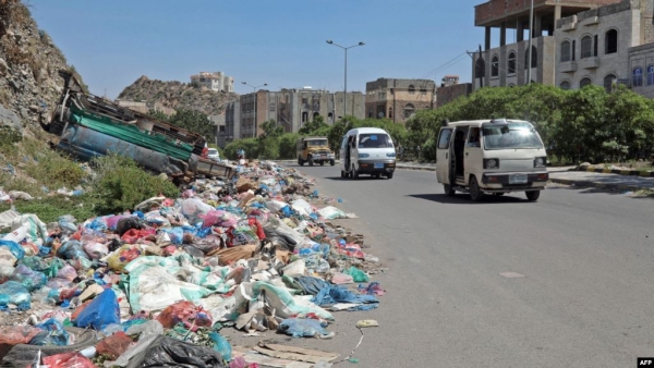  تعز.. أجمل مدن اليمن تغرق في القمامة والكوليرا