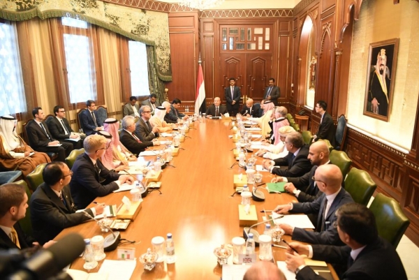 الرئيس هادي يدعو سفراء دول مجموعة العشرين إلى دعم اتفاق الرياض