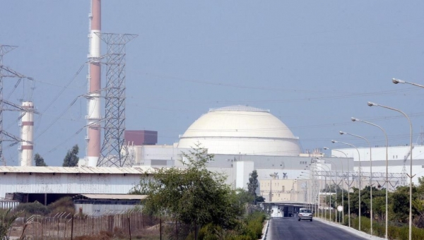 إيران تبني محطة نووية جديدة وترفض تقارير عن آثار يورانيوم
