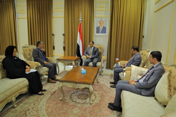 وزير الخارجية يشدد على ضرورة التعامل بحزم إزاء خروقات الحوثيين