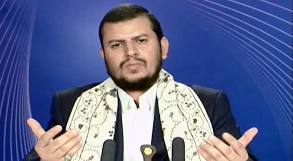 زعيم الحوثيين يشدد على ضرورة فتح مطار صنعاء