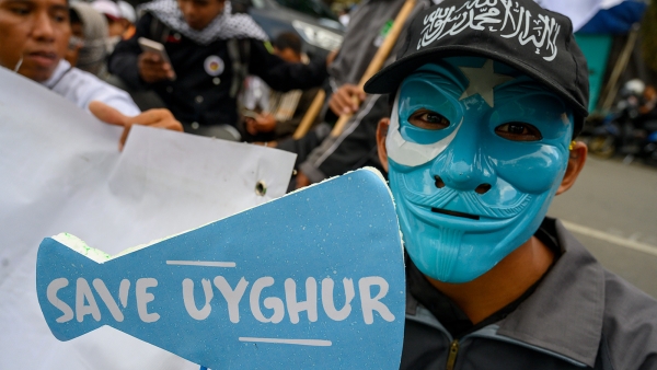 مسلمون حول العالم يتضامنون مع مسلمي الإيغور ويدعون لمقاطعة البضائع الصينية