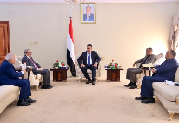 الحكومة تؤكد على وضع حد لسياسات الحوثيين التدميرية للاقتصاد