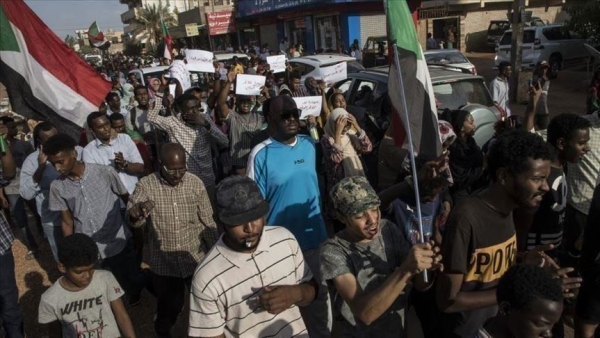 محتجون يطالبون بإزالة مشروع إماراتي وسط السودان