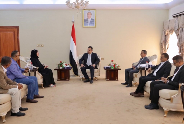الحكومة تبحث مع مفوضية اللاجئين زيادة الدعم المقدم  للنازحين في اليمن