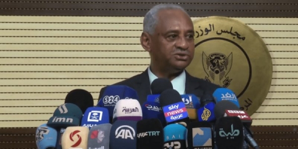 وزير سوداني: طالبنا الإمارات بإعادة مواطنينا المرسلين إلى ليبيا