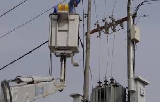 العراق يكشف عن مشاريع للربط الكهربائي مع دول الجوار