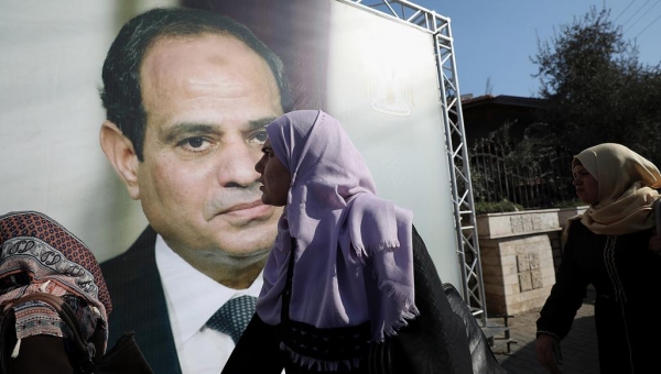 ميدل إيست آي: مصير مصر بيد شعبها والسيسي يعرف ذلك