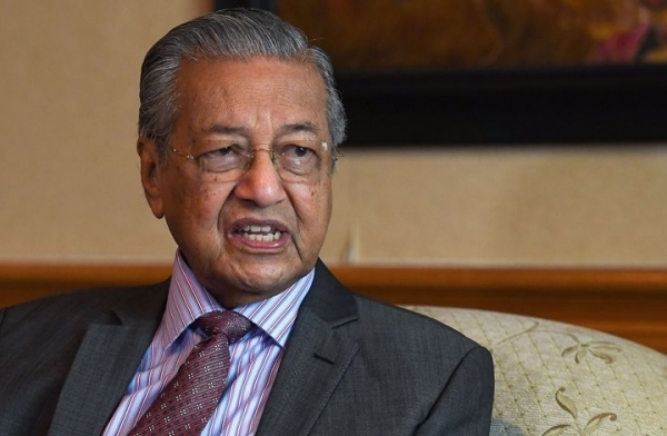 رئيس الوزراء الماليزي مهاتير محمد يقدم استقالته من منصبه