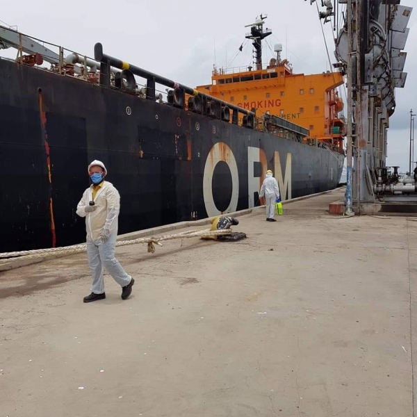وصول سفينة وقود تقل 37 ألف طن ديزل إلى ميناء الزيت لكهرباء عدن