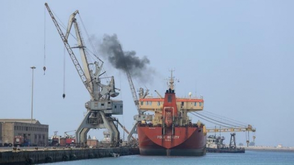 جماعة الحوثي تتهم التحالف باحتجاز 20 سفينة وقود ومواد غذائية