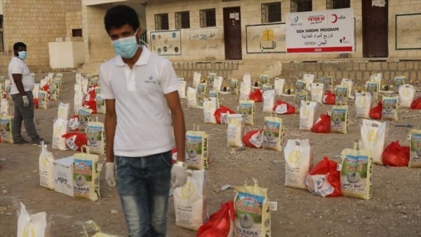 الهلال الأحمر التركي يوزع 3500 سلة غذائية في اليمن