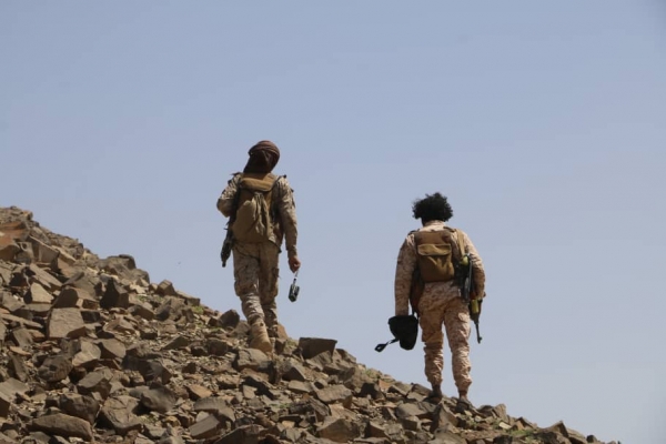 مقتل 20 حوثياً بنيران الجيش الوطني في جبهة نهم شرق صنعاء