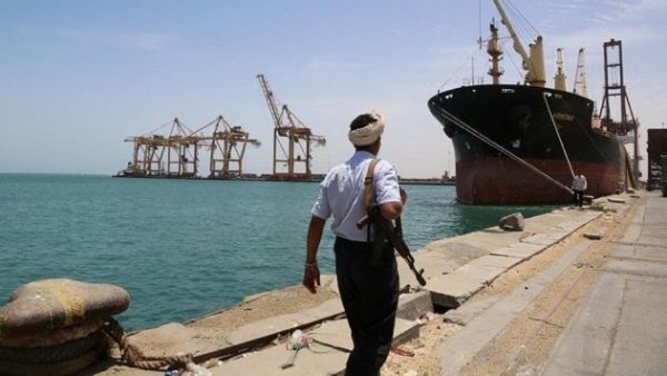 جماعة الحوثي تتهم التحالف باحتجاز 20 سفينة محملة بالنفط والغذاء