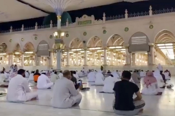 على رأسها المسجد النبوي.. مساجد السعودية تستقبل المصلين وسط إجراءات احترازية مشددة