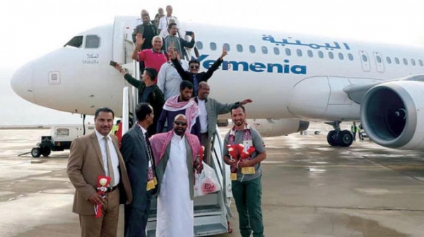 عودة 293 يمنياً من العالقين في الإمارات نتيجة جائحة كورونا