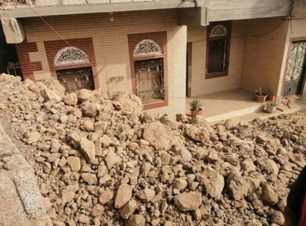تضرر منازل إثر انهيار صخري في كريتر بعدن